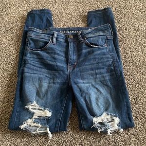 Women’s American Eagle ripped skinny jeans